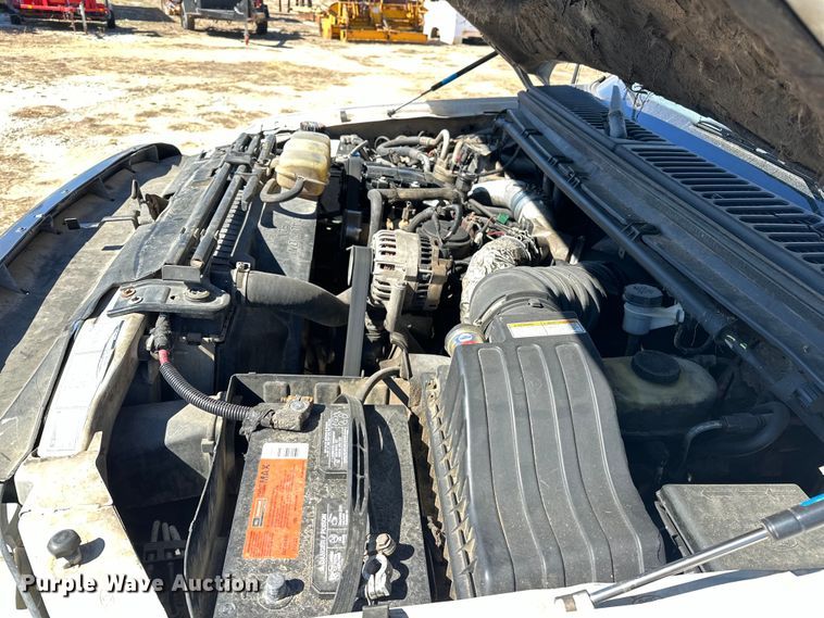 image for item OM9881 1999 Ford F550 Super Duty Crew Cab utility / service truck