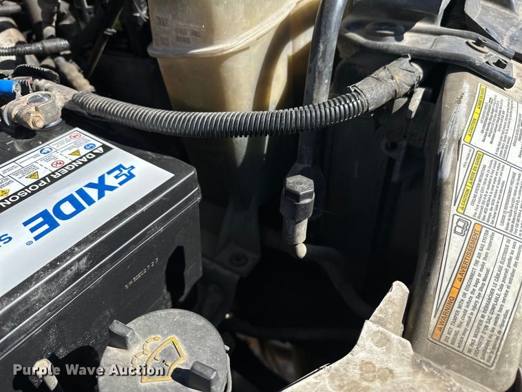 image for item OM9881 1999 Ford F550 Super Duty Crew Cab utility / service truck