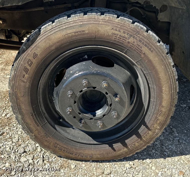 image for item OM9881 1999 Ford F550 Super Duty Crew Cab utility / service truck