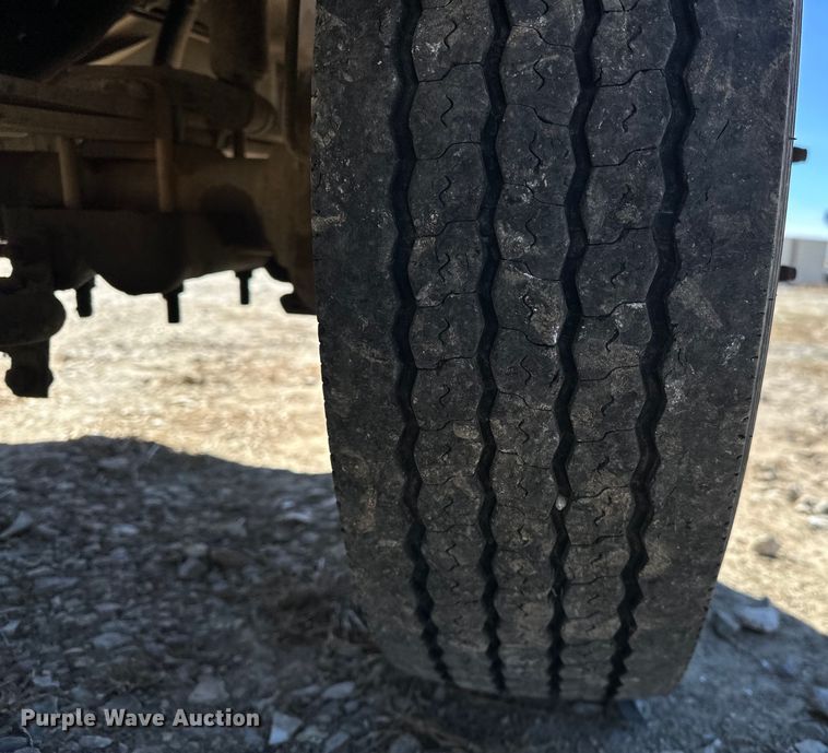 image for item OM9881 1999 Ford F550 Super Duty Crew Cab utility / service truck