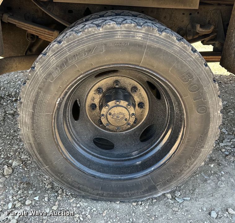 image for item OM9881 1999 Ford F550 Super Duty Crew Cab utility / service truck