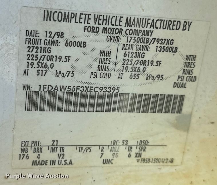 image for item OM9881 1999 Ford F550 Super Duty Crew Cab utility / service truck