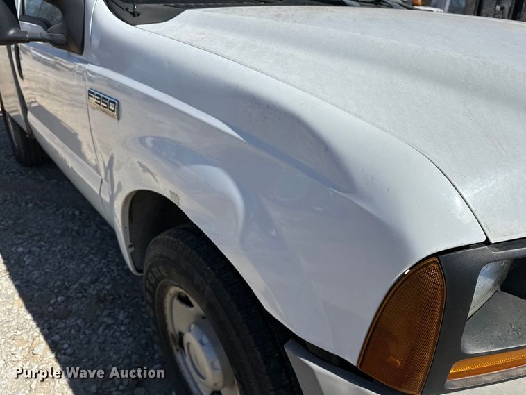 image for item OM9882 2006 Ford  F350 Super Duty XL utility bed pickup truck