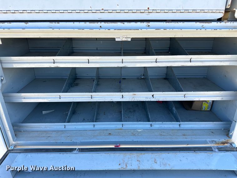 image for item OM9882 2006 Ford  F350 Super Duty XL utility bed pickup truck