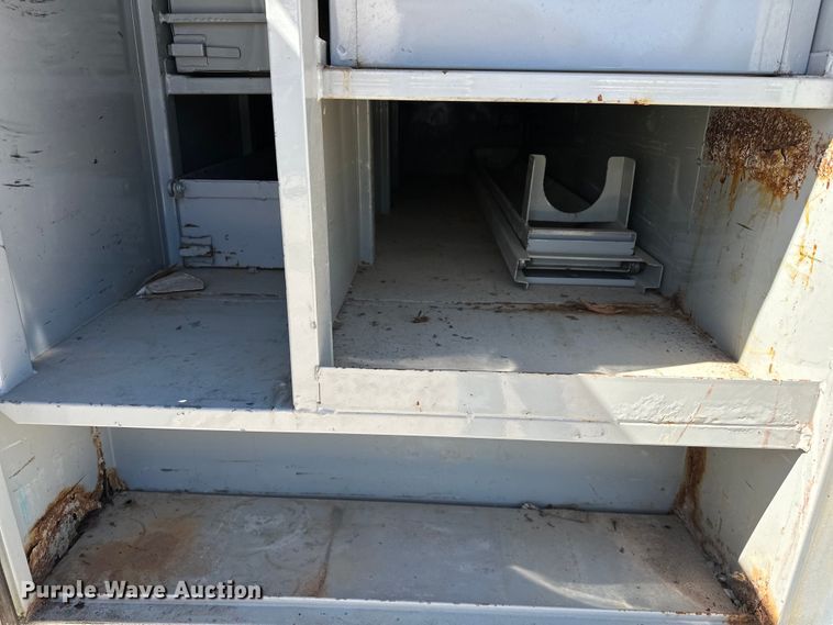 image for item OM9882 2006 Ford  F350 Super Duty XL utility bed pickup truck