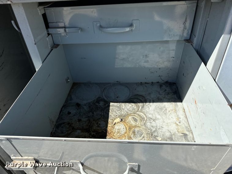 image for item OM9882 2006 Ford  F350 Super Duty XL utility bed pickup truck