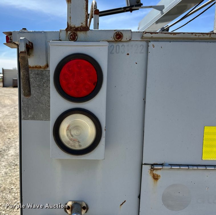 image for item OM9882 2006 Ford  F350 Super Duty XL utility bed pickup truck