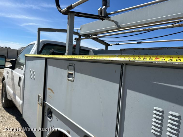 image for item OM9882 2006 Ford  F350 Super Duty XL utility bed pickup truck