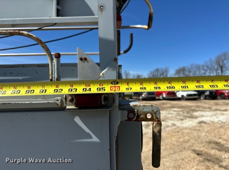 image for item OM9882 2006 Ford  F350 Super Duty XL utility bed pickup truck