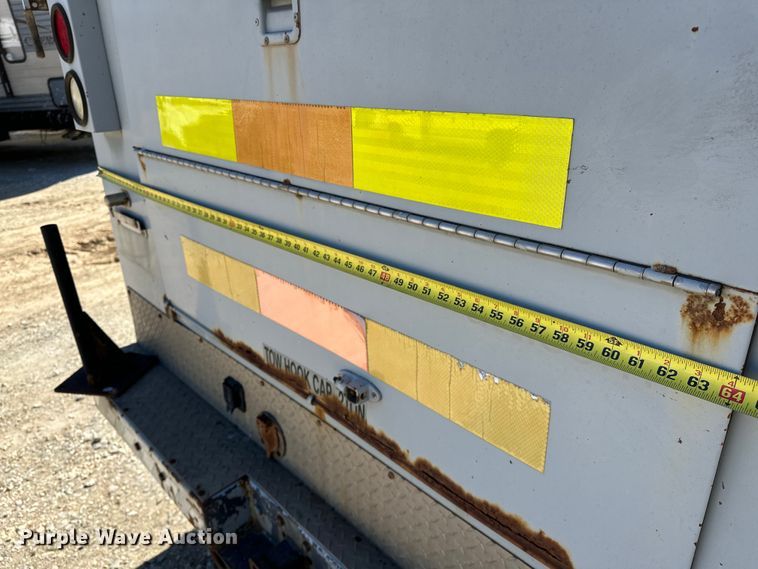 image for item OM9882 2006 Ford  F350 Super Duty XL utility bed pickup truck