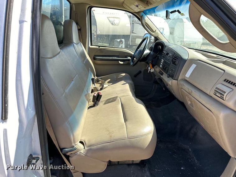 image for item OM9882 2006 Ford  F350 Super Duty XL utility bed pickup truck