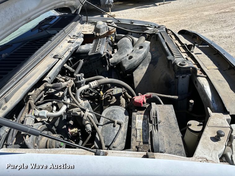 image for item OM9882 2006 Ford  F350 Super Duty XL utility bed pickup truck