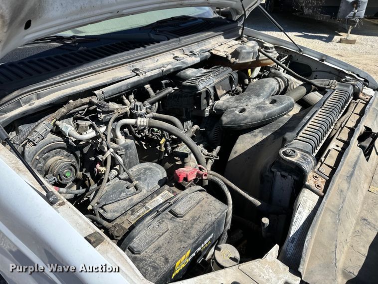 image for item OM9882 2006 Ford  F350 Super Duty XL utility bed pickup truck