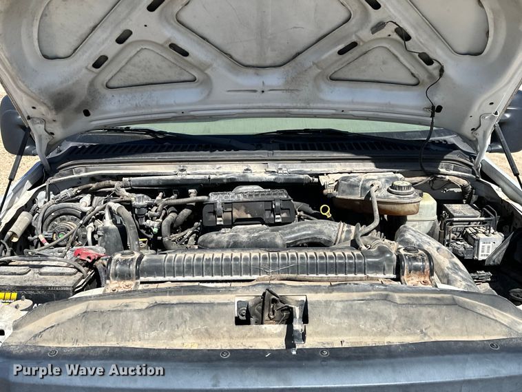 image for item OM9882 2006 Ford  F350 Super Duty XL utility bed pickup truck