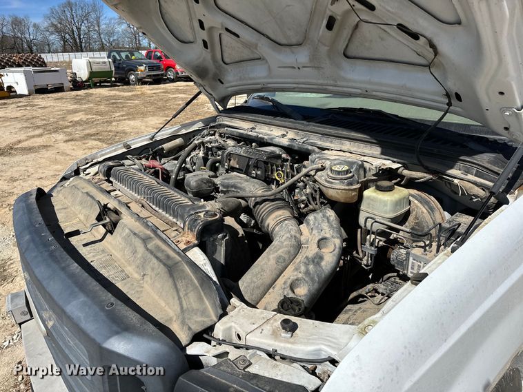 image for item OM9882 2006 Ford  F350 Super Duty XL utility bed pickup truck