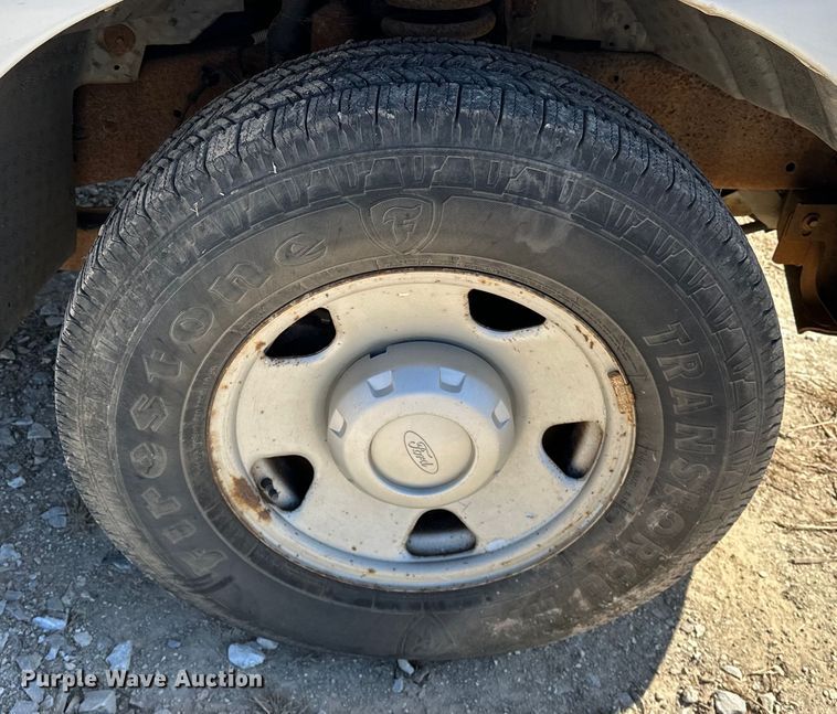 image for item OM9882 2006 Ford  F350 Super Duty XL utility bed pickup truck