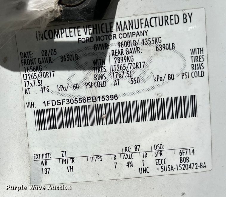 image for item OM9882 2006 Ford  F350 Super Duty XL utility bed pickup truck