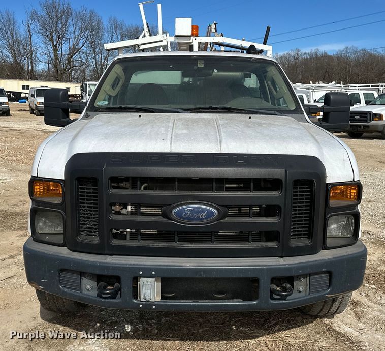 image for item OM9883 2008 Ford  F350 Super Duty XL utility bed pickup truck