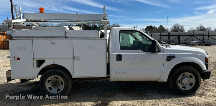 image for item OM9883 2008 Ford  F350 Super Duty XL utility bed pickup truck