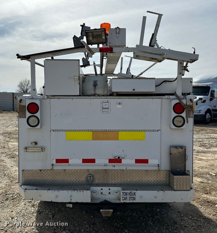 image for item OM9883 2008 Ford  F350 Super Duty XL utility bed pickup truck