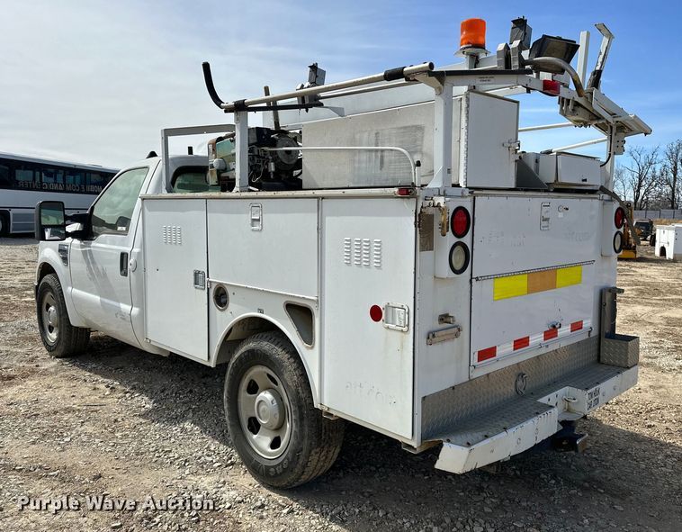 image for item OM9883 2008 Ford  F350 Super Duty XL utility bed pickup truck