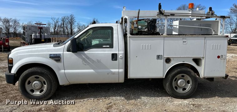 image for item OM9883 2008 Ford  F350 Super Duty XL utility bed pickup truck