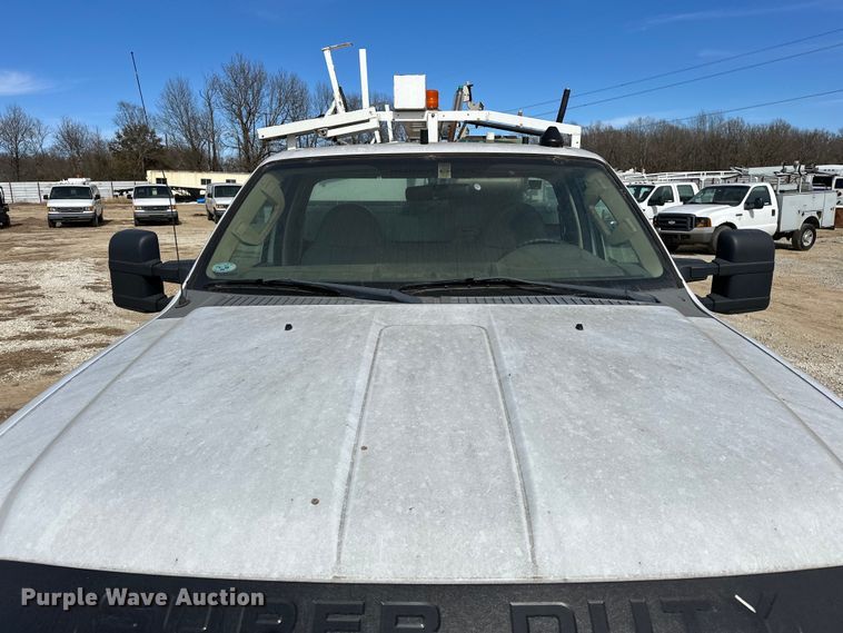 image for item OM9883 2008 Ford  F350 Super Duty XL utility bed pickup truck