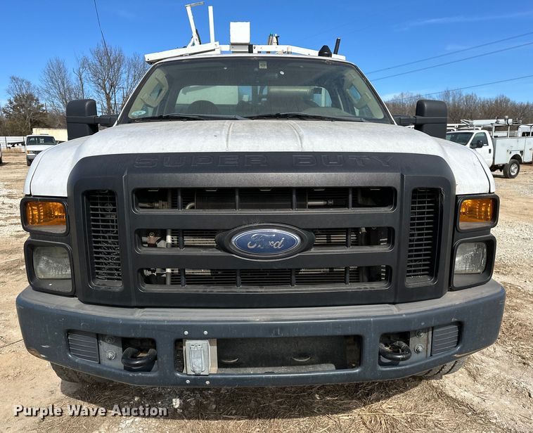 image for item OM9883 2008 Ford  F350 Super Duty XL utility bed pickup truck