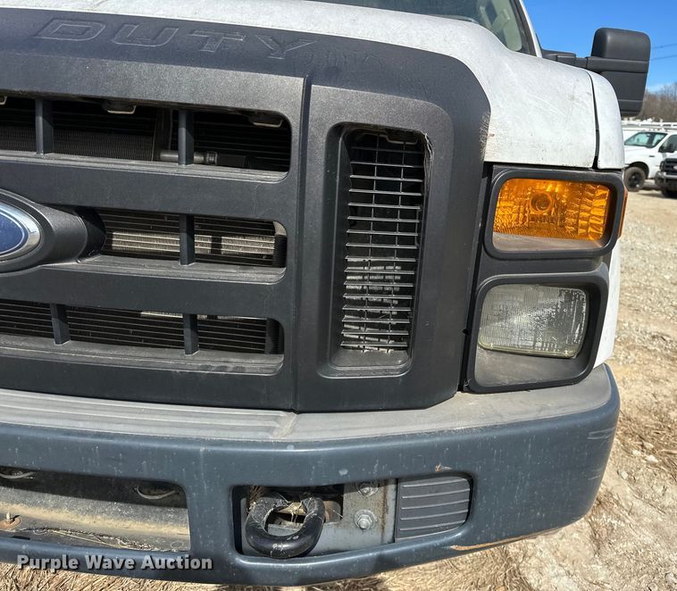 image for item OM9883 2008 Ford  F350 Super Duty XL utility bed pickup truck