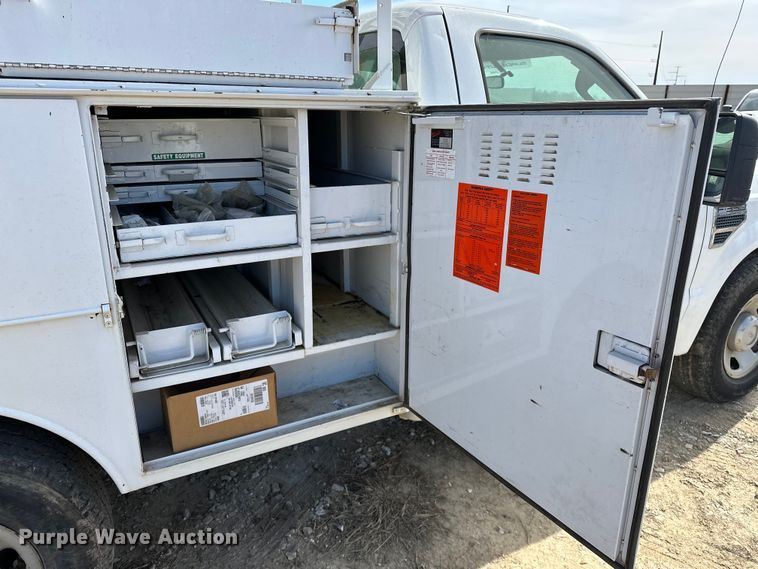 image for item OM9883 2008 Ford  F350 Super Duty XL utility bed pickup truck