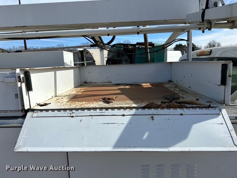 image for item OM9883 2008 Ford  F350 Super Duty XL utility bed pickup truck