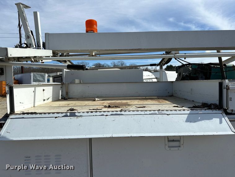 image for item OM9883 2008 Ford  F350 Super Duty XL utility bed pickup truck