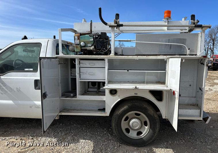 image for item OM9883 2008 Ford  F350 Super Duty XL utility bed pickup truck