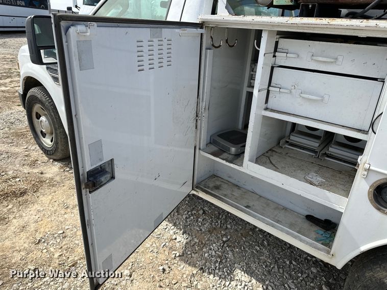 image for item OM9883 2008 Ford  F350 Super Duty XL utility bed pickup truck