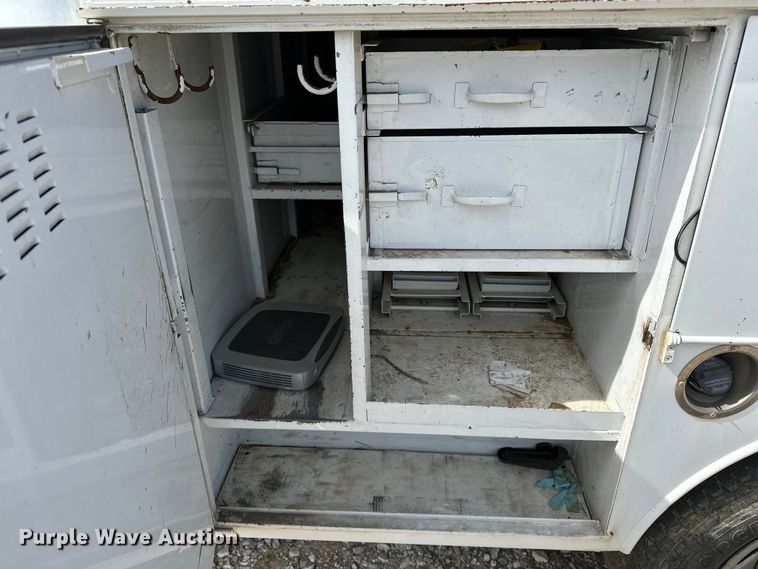 image for item OM9883 2008 Ford  F350 Super Duty XL utility bed pickup truck