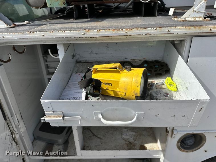 image for item OM9883 2008 Ford  F350 Super Duty XL utility bed pickup truck