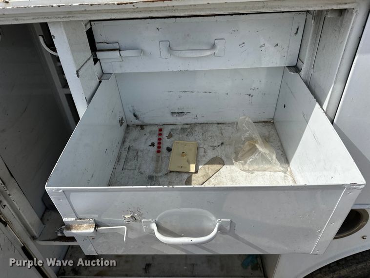 image for item OM9883 2008 Ford  F350 Super Duty XL utility bed pickup truck