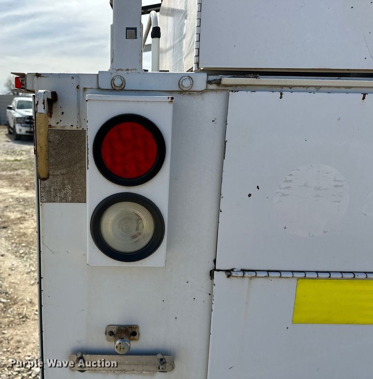 image for item OM9883 2008 Ford  F350 Super Duty XL utility bed pickup truck