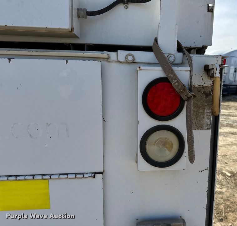 image for item OM9883 2008 Ford  F350 Super Duty XL utility bed pickup truck