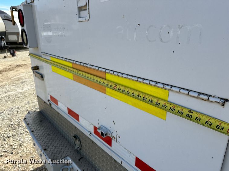 image for item OM9883 2008 Ford  F350 Super Duty XL utility bed pickup truck