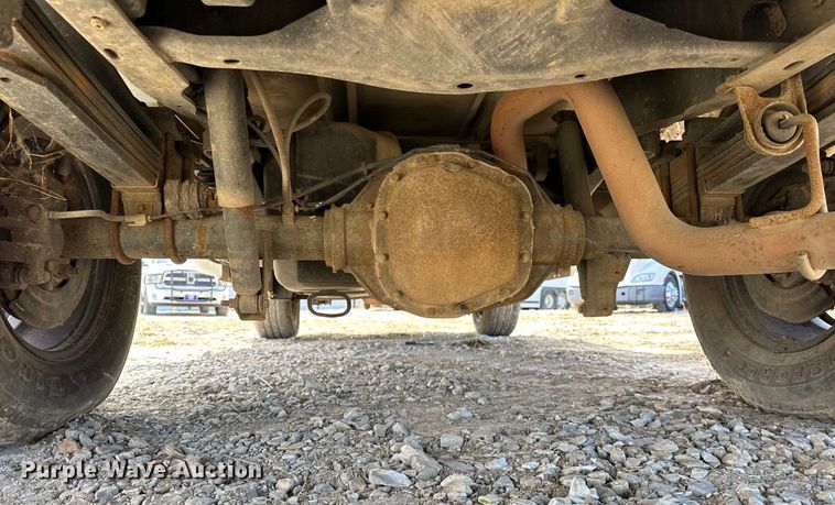 image for item OM9883 2008 Ford  F350 Super Duty XL utility bed pickup truck