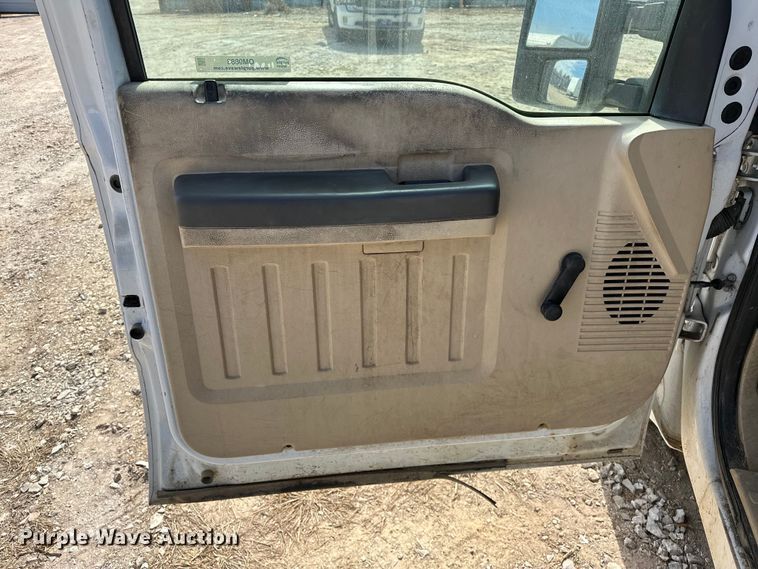 image for item OM9883 2008 Ford  F350 Super Duty XL utility bed pickup truck