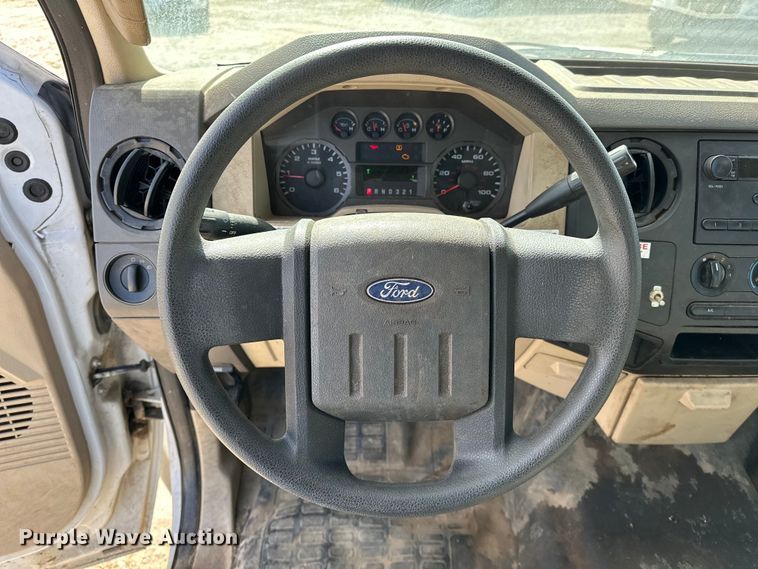 image for item OM9883 2008 Ford  F350 Super Duty XL utility bed pickup truck