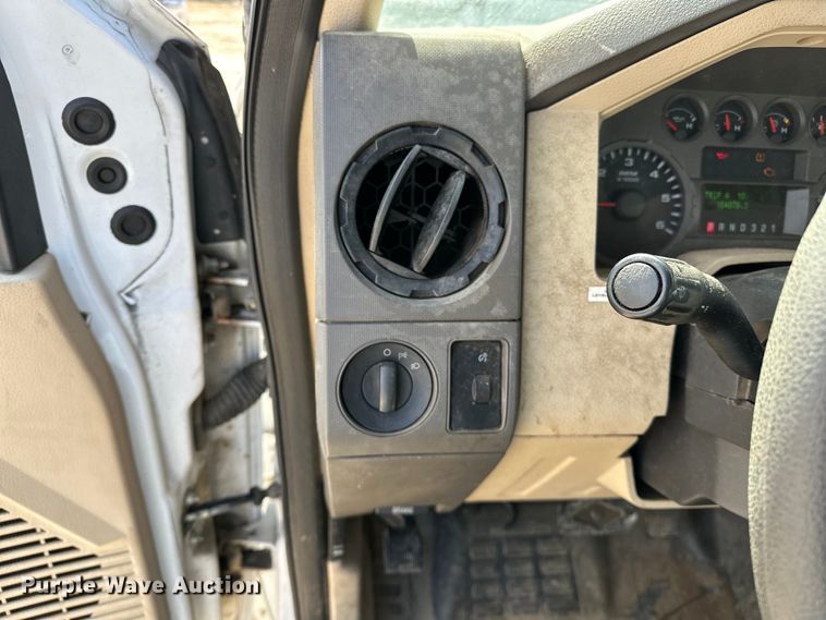 image for item OM9883 2008 Ford  F350 Super Duty XL utility bed pickup truck