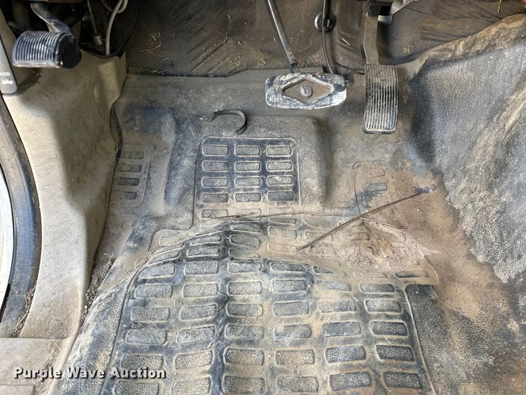 image for item OM9883 2008 Ford  F350 Super Duty XL utility bed pickup truck