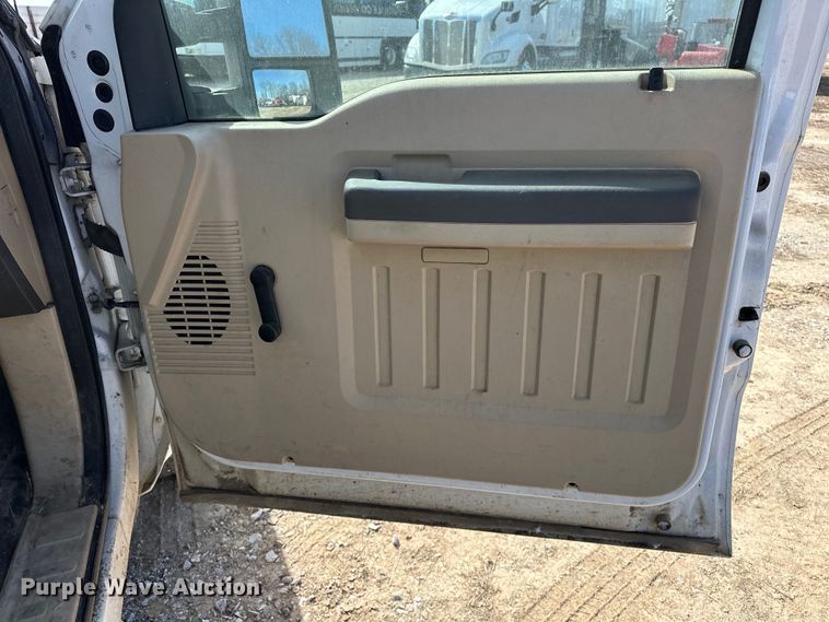 image for item OM9883 2008 Ford  F350 Super Duty XL utility bed pickup truck