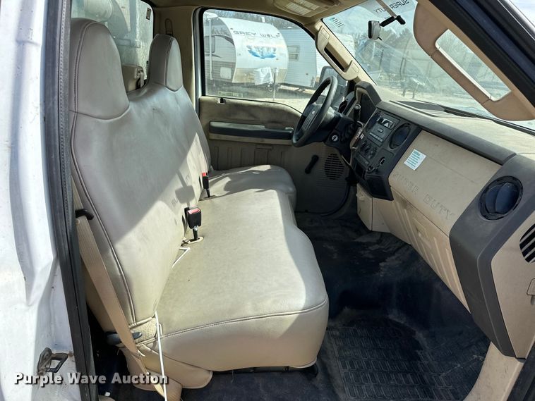 image for item OM9883 2008 Ford  F350 Super Duty XL utility bed pickup truck