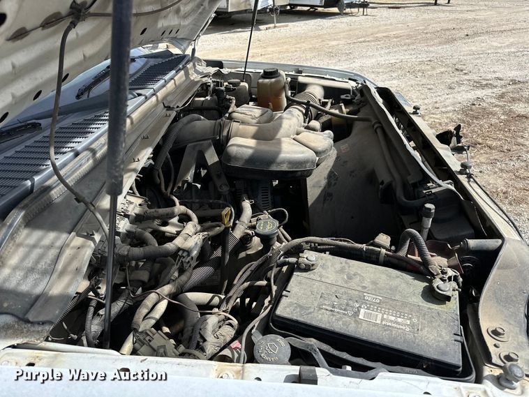 image for item OM9883 2008 Ford  F350 Super Duty XL utility bed pickup truck