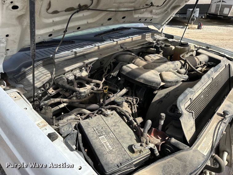 image for item OM9883 2008 Ford  F350 Super Duty XL utility bed pickup truck