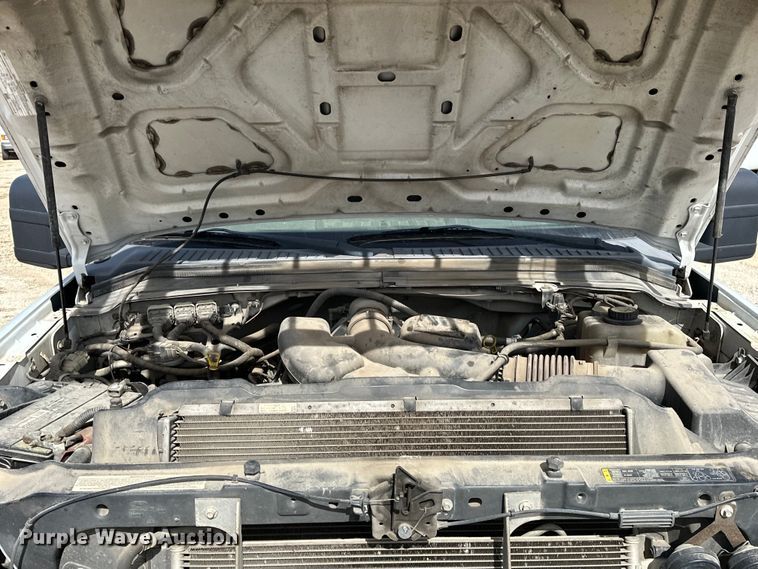 image for item OM9883 2008 Ford  F350 Super Duty XL utility bed pickup truck